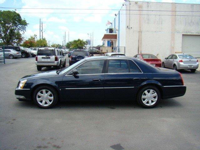 2006 Cadillac DTS XLT Pickup 4D 5 1/2 Ft