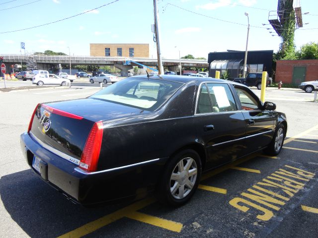 2007 Cadillac DTS 4dr Sdn Auto Base