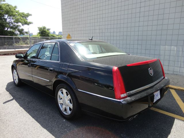 2007 Cadillac DTS 4dr Sdn Auto Base