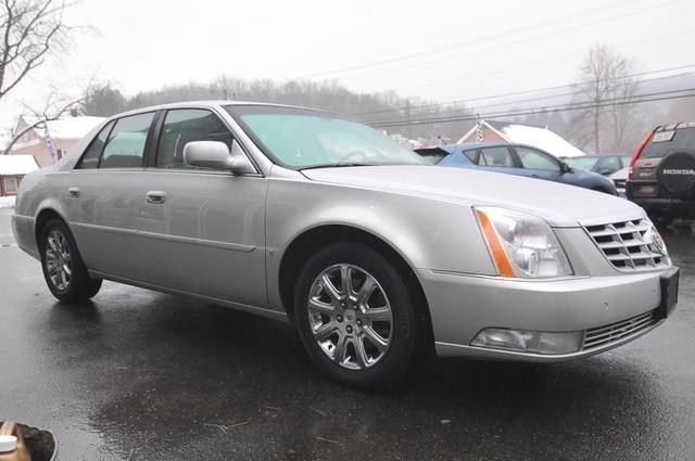 2009 Cadillac DTS 2WD Supercrew Styleside 5-1/2 Ft Box XLT