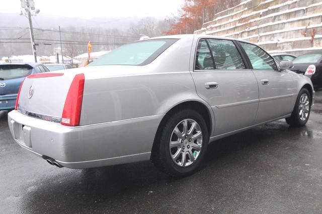 2009 Cadillac DTS 2WD Supercrew Styleside 5-1/2 Ft Box XLT