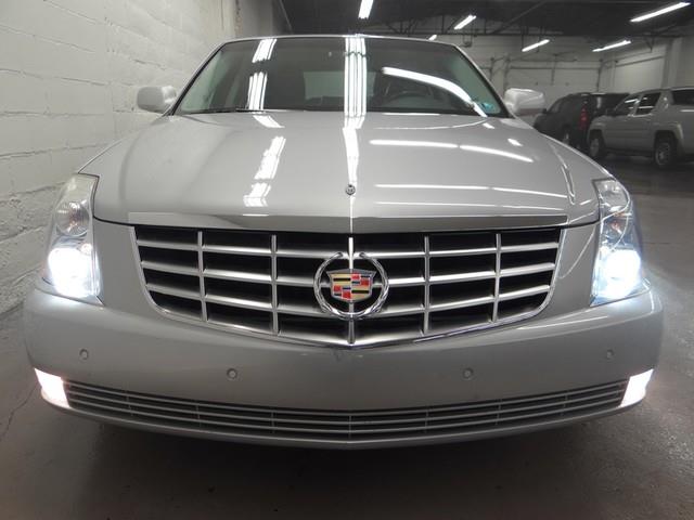 2009 Cadillac DTS Denali-quads-third-awd-moonroof-one Owner