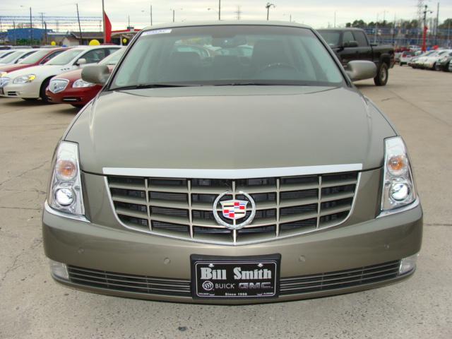 2010 Cadillac DTS 1.8T Sedan