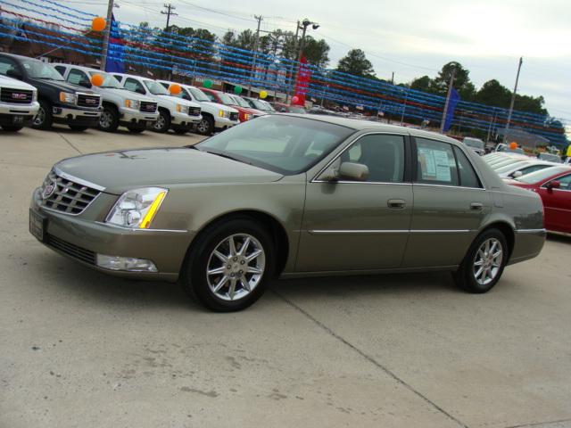 2010 Cadillac DTS 1.8T Sedan