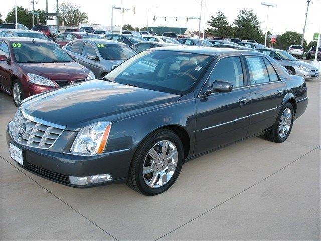 2010 Cadillac DTS XLT Pickup 4D 5 1/2 Ft