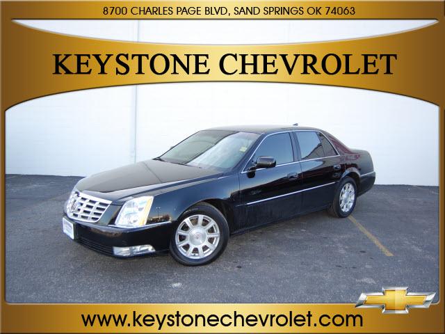 2010 Cadillac DTS 4dr Sdn XLE Auto