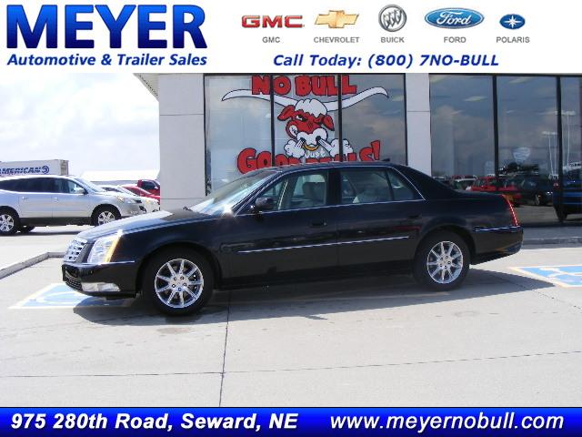2010 Cadillac DTS XLT Pickup 4D 5 1/2 Ft