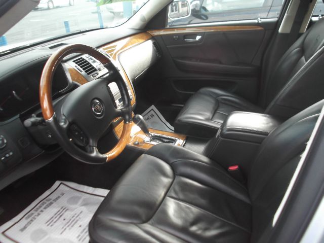 2010 Cadillac DTS Lariatloaded1-owner