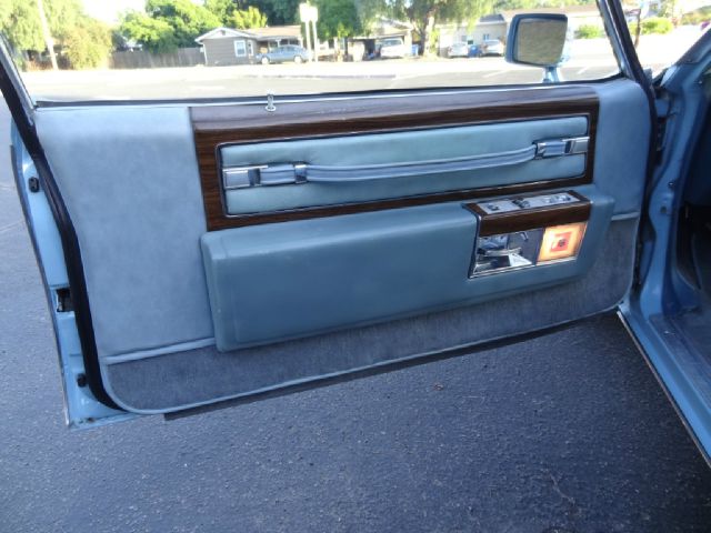 1977 Cadillac Deville 4WD W/sunroof