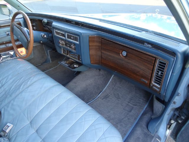 1977 Cadillac Deville 4WD W/sunroof