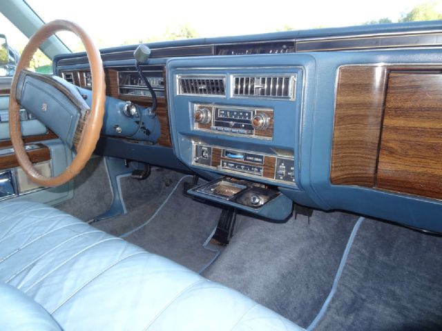 1977 Cadillac Deville 4WD W/sunroof