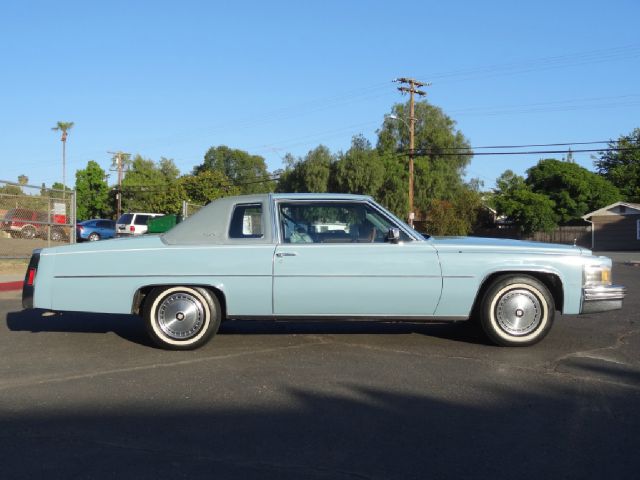 1977 Cadillac Deville 4WD W/sunroof
