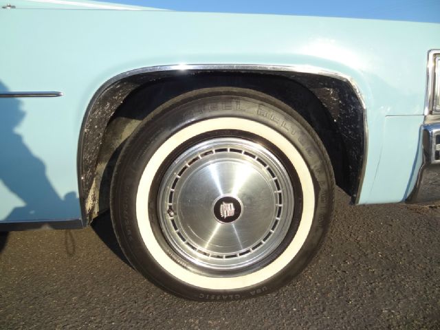 1977 Cadillac Deville 4WD W/sunroof