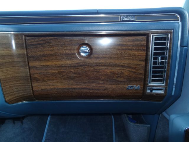 1977 Cadillac Deville 4WD W/sunroof