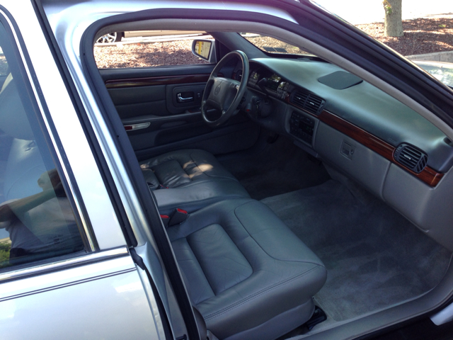 1999 Cadillac Deville Base