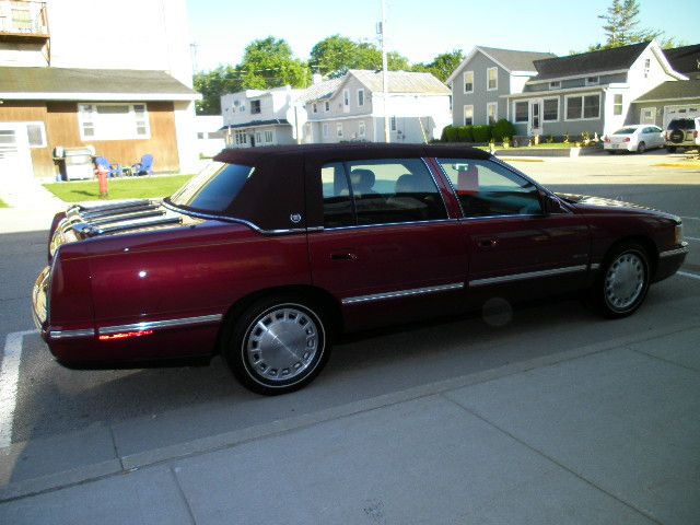 1999 Cadillac Deville Base