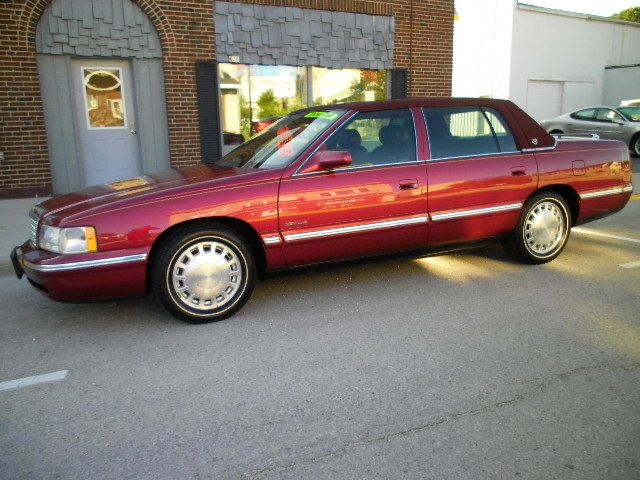 1999 Cadillac Deville Base