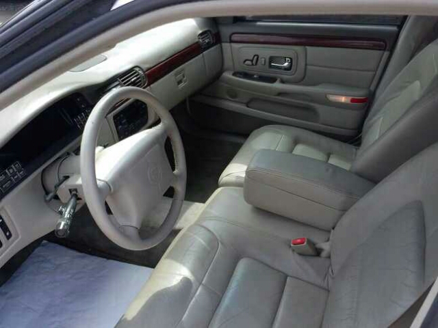 1999 Cadillac Deville Base