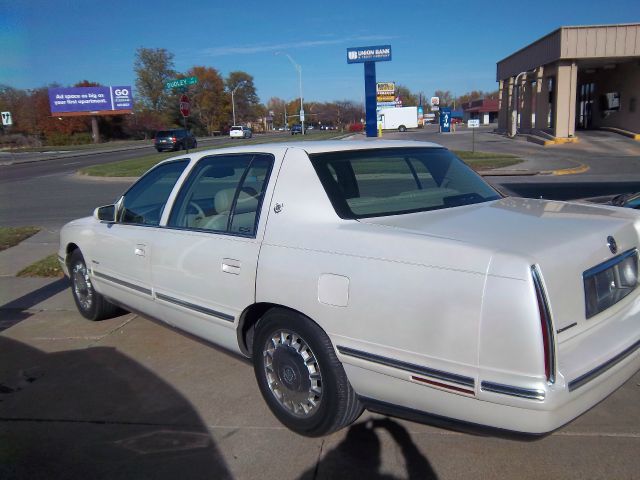 1999 Cadillac Deville Base