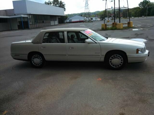 1999 Cadillac Deville Base