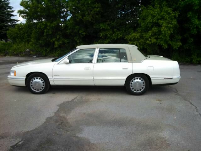 1999 Cadillac Deville Base