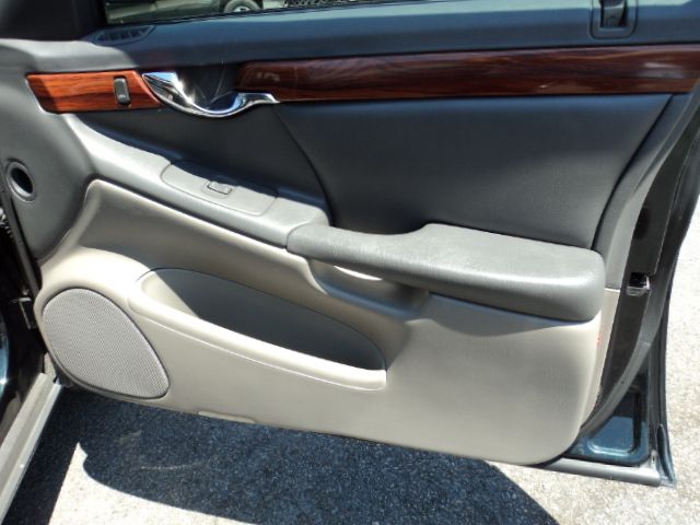 2000 Cadillac Deville Base