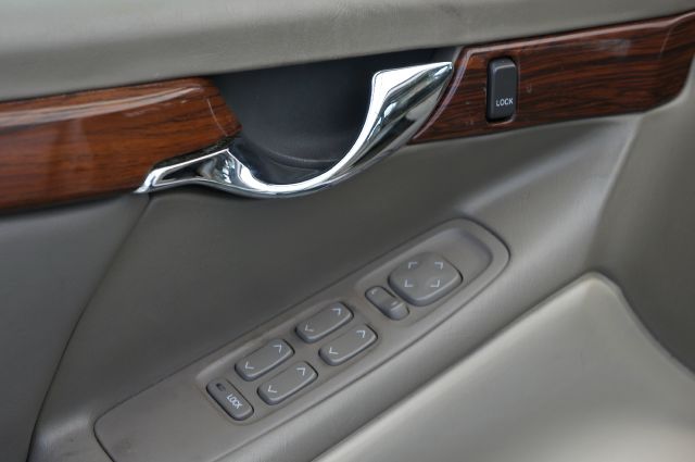 2001 Cadillac Deville Base