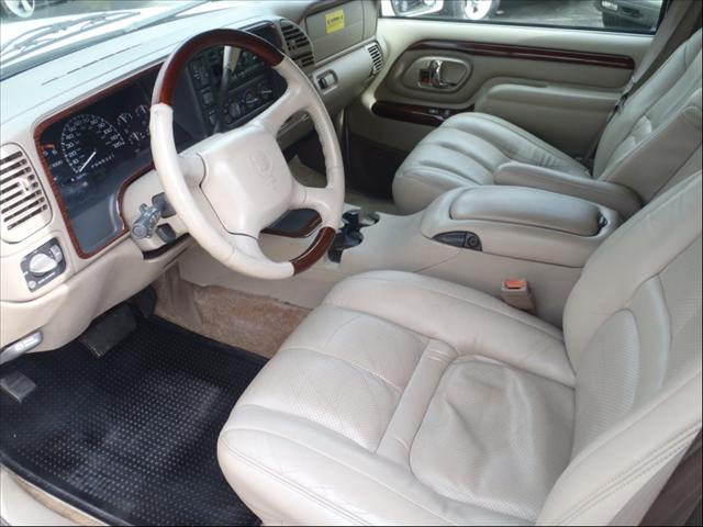 2000 Cadillac Escalade Base