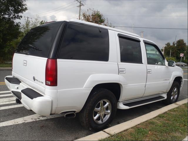 2000 Cadillac Escalade Base