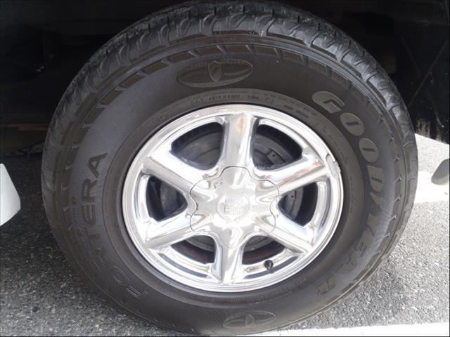 2000 Cadillac Escalade Base