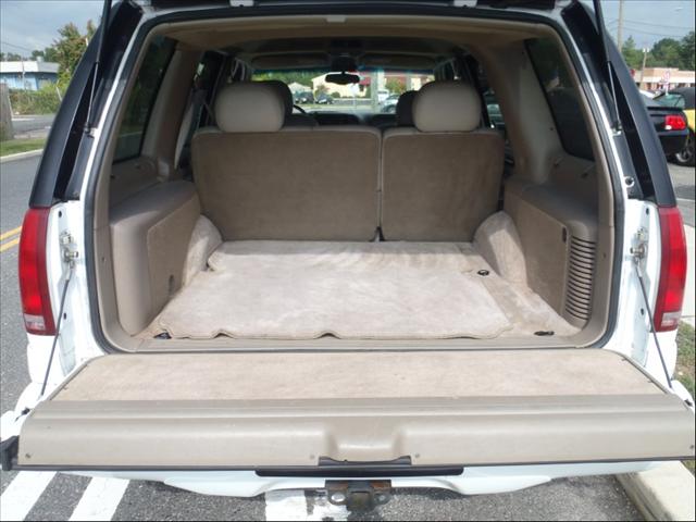 2000 Cadillac Escalade Base