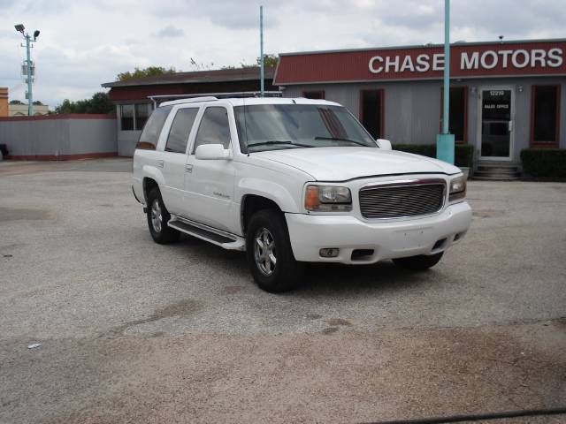 2000 Cadillac Escalade Base
