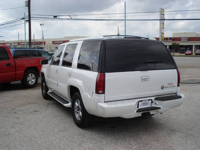2000 Cadillac Escalade Base