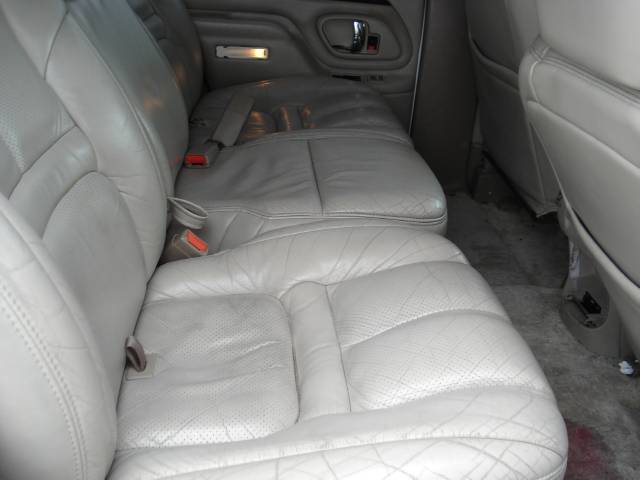 2000 Cadillac Escalade Base