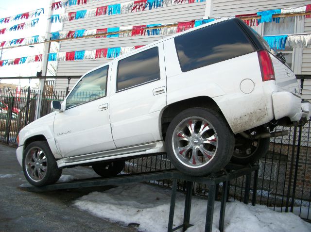 2000 Cadillac Escalade Ram 3500 Diesel 2-WD