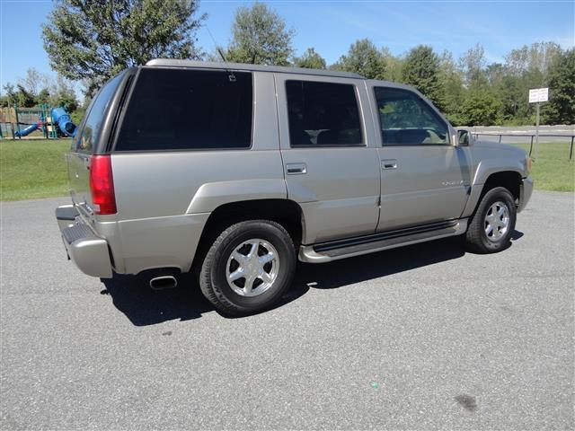 2000 Cadillac Escalade Base