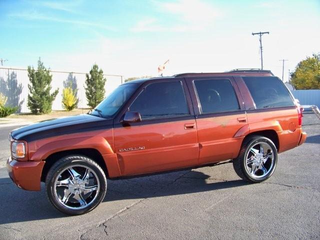 2000 Cadillac Escalade Base