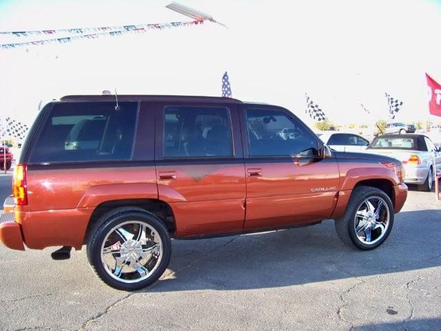 2000 Cadillac Escalade Base