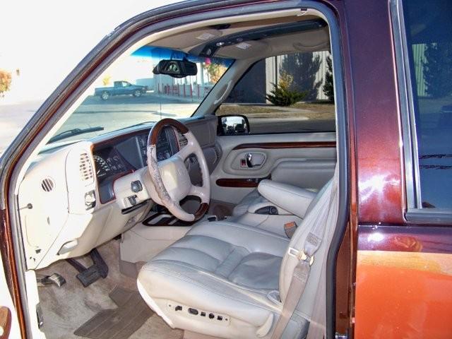 2000 Cadillac Escalade Base