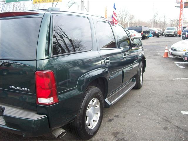2002 Cadillac Escalade Base