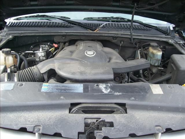 2002 Cadillac Escalade Base