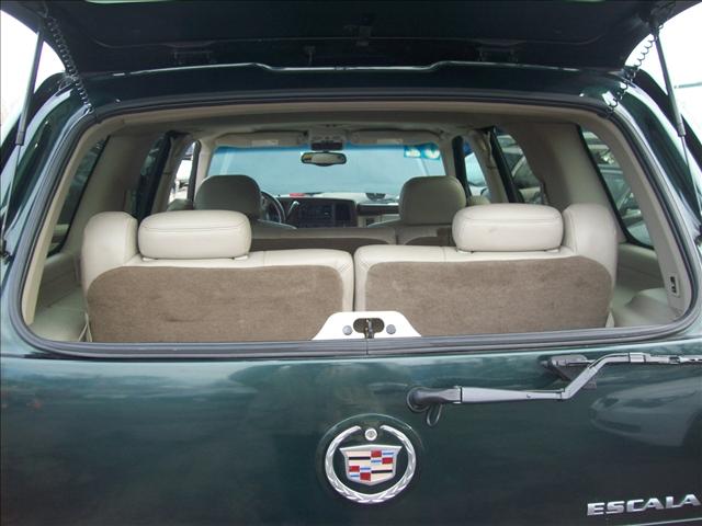 2002 Cadillac Escalade Base