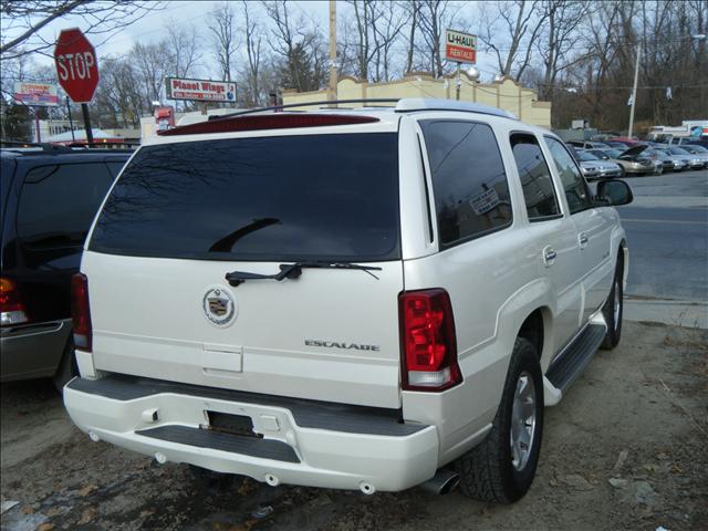 2002 Cadillac Escalade Base
