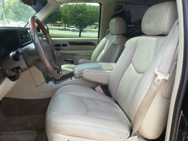 2003 Cadillac Escalade ES 4 DR
