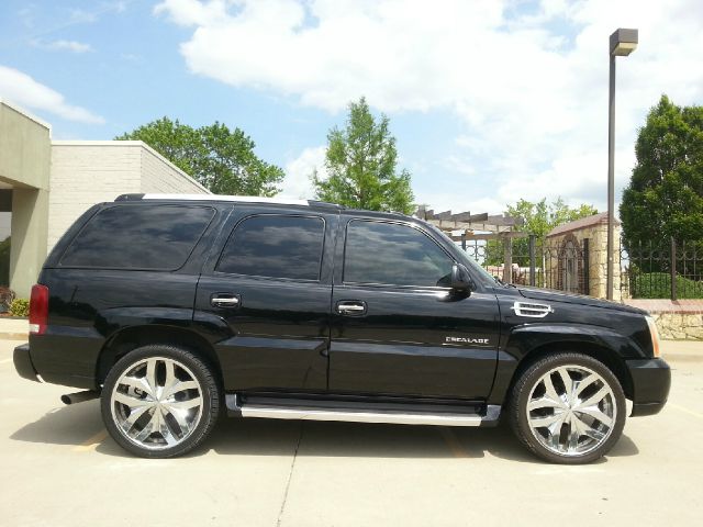 2003 Cadillac Escalade ES 4 DR