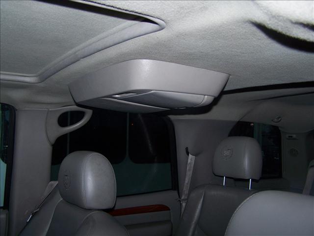 2004 Cadillac Escalade Base