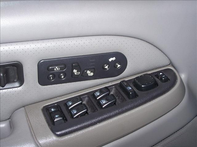 2004 Cadillac Escalade Base