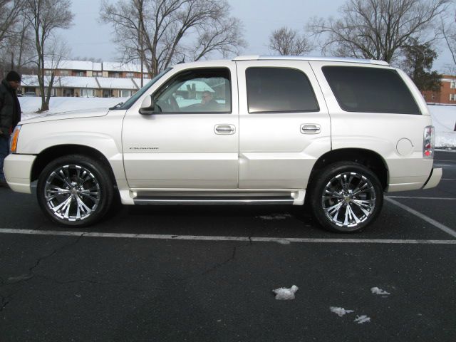 2004 Cadillac Escalade EX - DUAL Power Doors