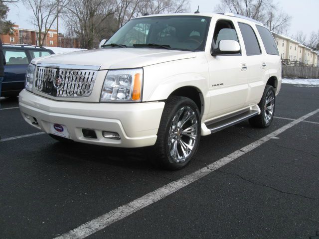 2004 Cadillac Escalade EX - DUAL Power Doors