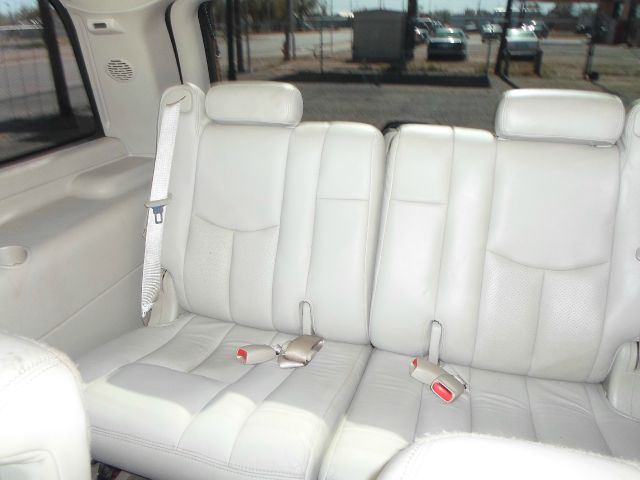 2004 Cadillac Escalade EX - DUAL Power Doors